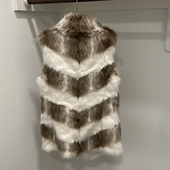 Chevron Faux Fur Vest | White House Black Market | NWT - Picture 3 of 10